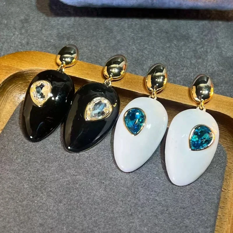 Vintage Teardrop Enamel Inlaid Zircon Drop Earrings for Women, Luxury Elegant Metal Dangle Earrings, Versatile Daily Party Jewel
Vintage Teardrop Enamel Inlaid Zircon Drop Earrings for Women, Luxury Elegant Metal Dangle Earrings, Versatile Daily Party Jewel