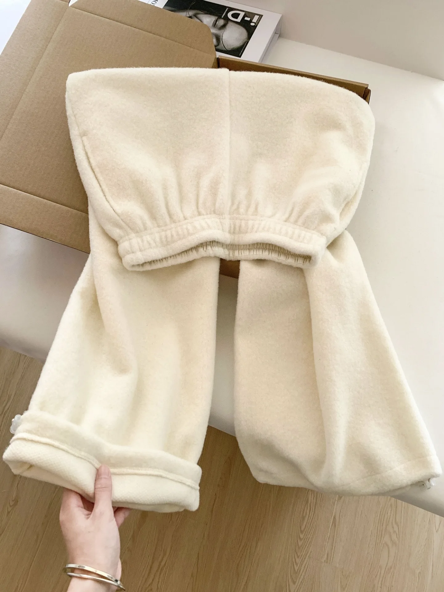 New Arrival Wide Leg Woolen Trousers for Women High Waist Knitted Pants Autumn Winter Outerwear Comfortable Lazy Sle
New Arrival Wide Leg Woolen Trousers for Women High Waist Knitted Pants Autumn Winter Outerwear Comfortable Lazy Sle