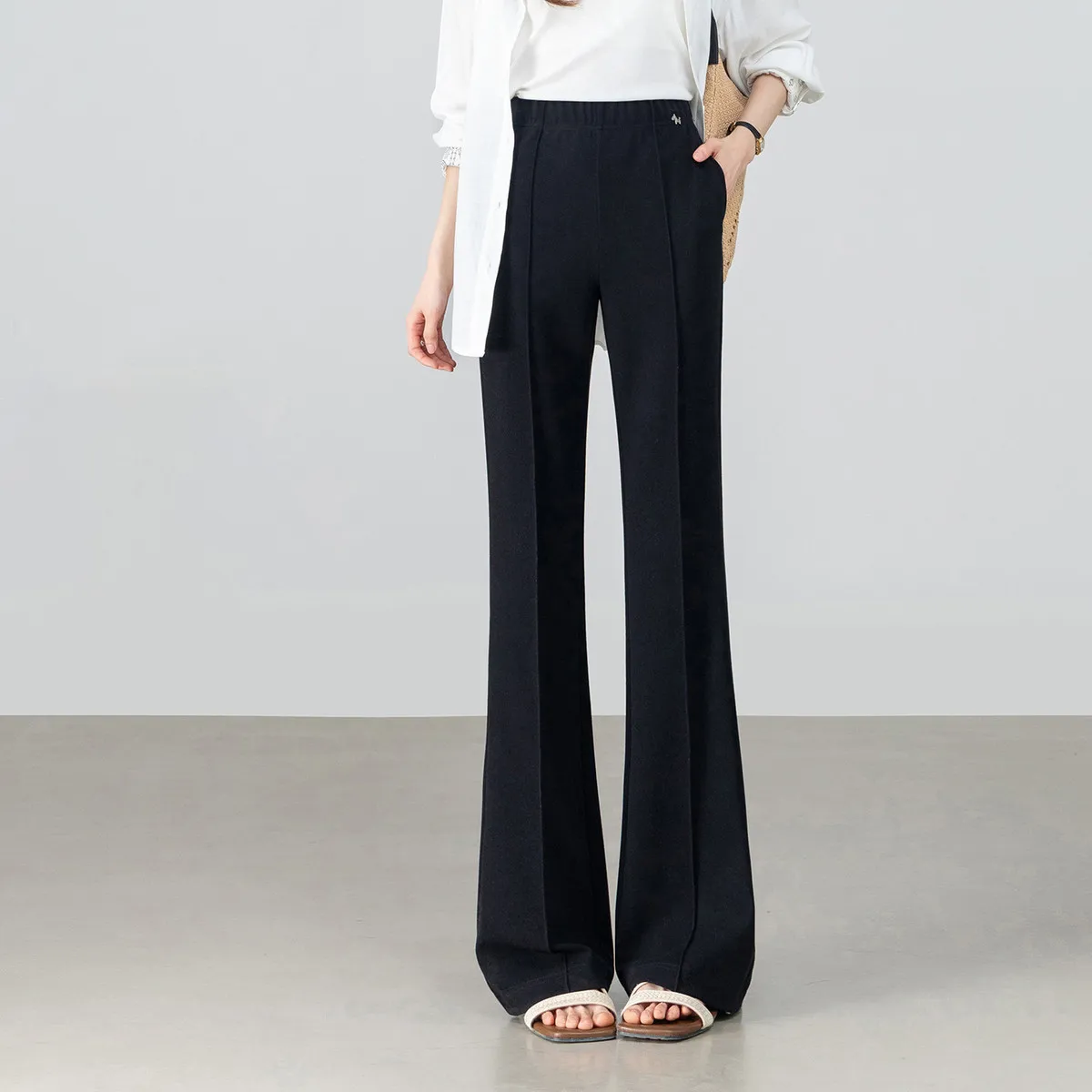 SENTUBILA Women's Black Flared Pants 2026 Summer Little Horse Decoration Bottoms Commute Casual Simple Ladies Trousers 161KE6692
SENTUBILA Women's Black Flared Pants 2026 Summer Little Horse Decoration Bottoms Commute Casual Simple Ladies Trousers 161KE6692