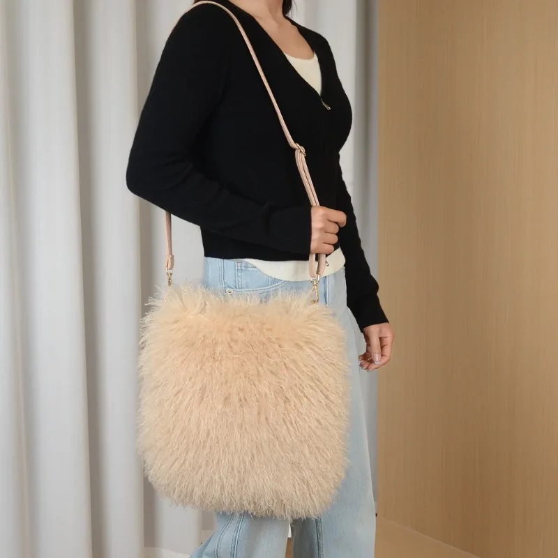 New Plush Bag For Women Simple Fashion Shoulder Backpack Casual Warm Handbag Stylish Ladies Daily Handheld Purse
New Plush Bag For Women Simple Fashion Shoulder Backpack Casual Warm Handbag Stylish Ladies Daily Handheld Purse