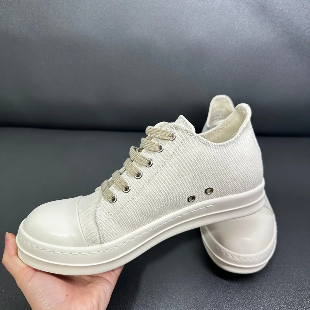 Ro Classic Men Casual Shoes Beige Canvas Low Top Shoe Classic Sneaker Thick Sole Lace Up Luxury Women Sneakers
Ro Classic Men Casual Shoes Beige Canvas Low Top Shoe Classic Sneaker Thick Sole Lace Up Luxury Women Sneakers