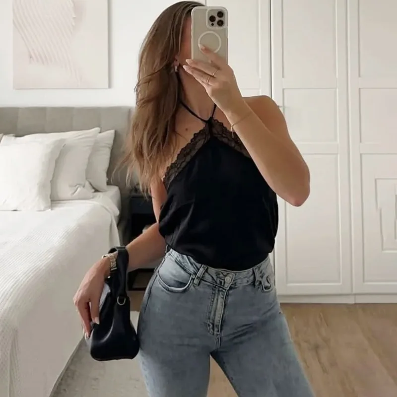 Tuularose Women's Sexy Camis Top Fashion Lace Patchwork Satin Sleeveless Backless Halter Neckline Party Y2K Black Camis Tanks
Tuularose Women's Sexy Camis Top Fashion Lace Patchwork Satin Sleeveless Backless Halter Neckline Party Y2K Black Camis Tanks