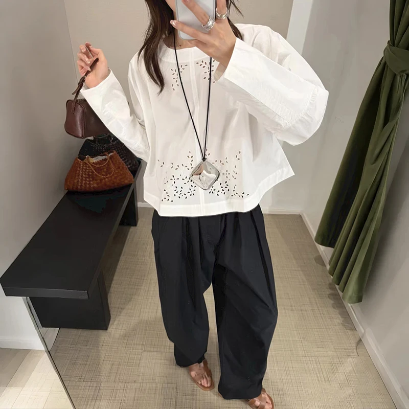 Spring New Arrival Women's Pure Cotton White Embroidered Low round Neck Simple Overhead Loose White Shirt Top
Spring New Arrival Women's Pure Cotton White Embroidered Low round Neck Simple Overhead Loose White Shirt Top