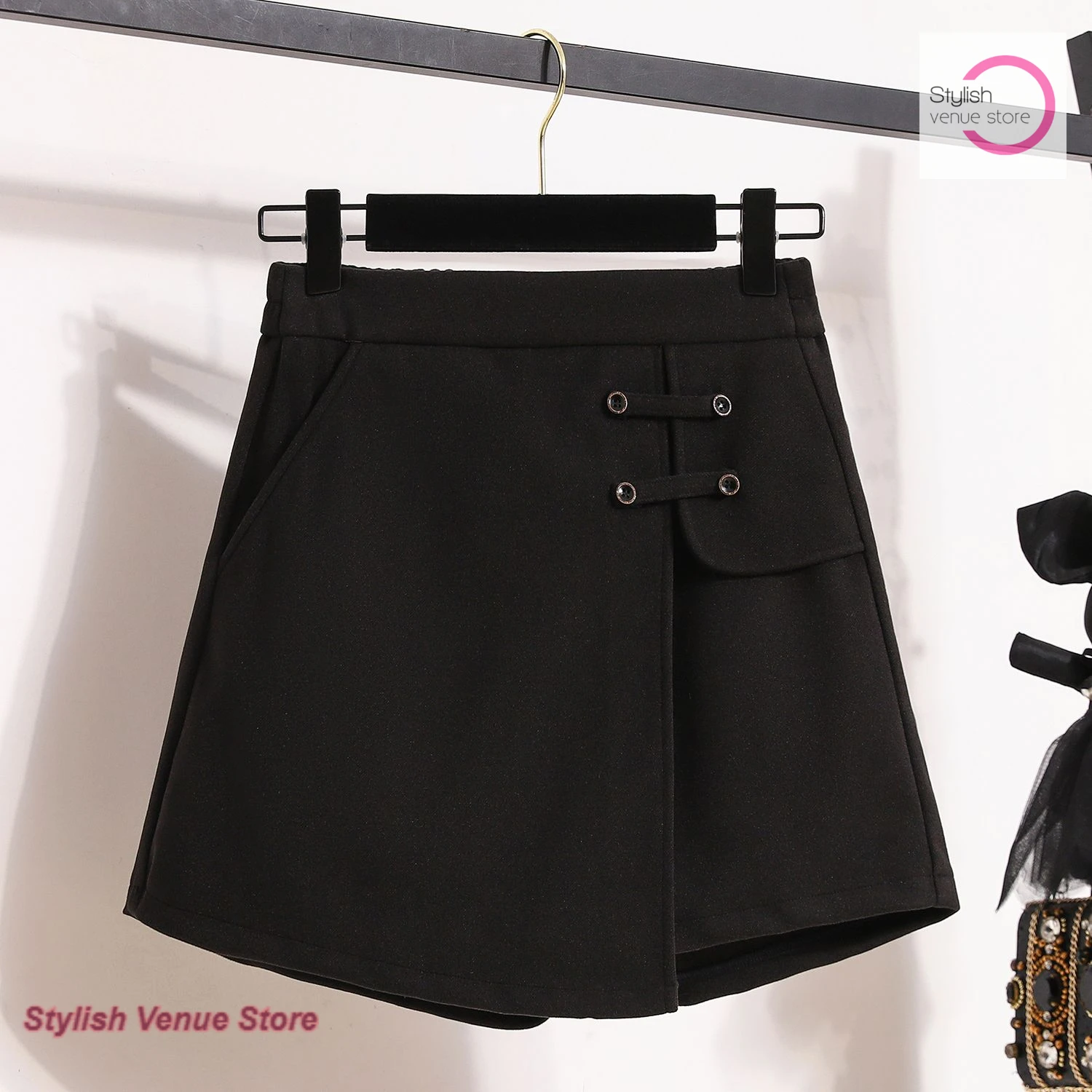 Korean-style woolen shorts women's autumn and winter plus size slightly fat and thin elastic waist pants skirt wide leg pants.
Korean-style woolen shorts women's autumn and winter plus size slightly fat and thin elastic waist pants skirt wide leg pants.