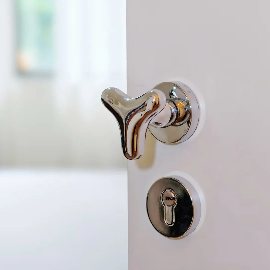 Indoor bedroom bright silver door lock minimalist door lock silent magnetic antique door handle
Indoor bedroom bright silver door lock minimalist door lock silent magnetic antique door handle