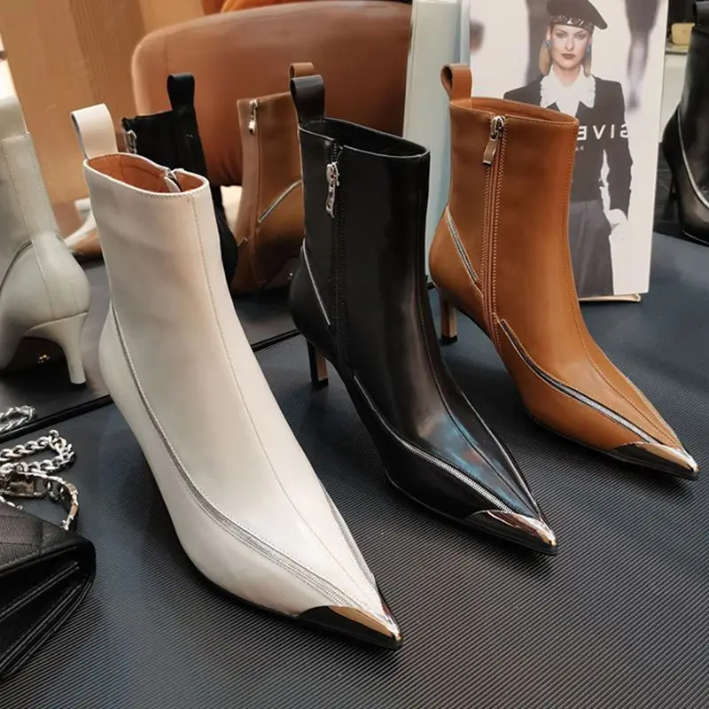 Designer Brand Pointy Toe Boots Thin Heel Autumn Winter New Mid-heel Leather Naked Side Zipper Fashion Short Boots for Women
Designer Brand Pointy Toe Boots Thin Heel Autumn Winter New Mid-heel Leather Naked Side Zipper Fashion Short Boots for Women