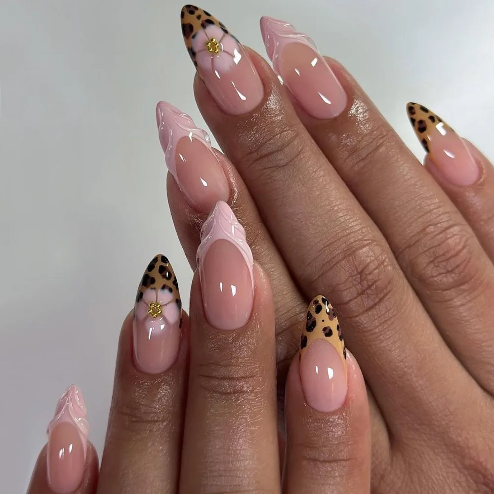 24pcs Leopard Print French Fake Nails Set Flower Pearl Design Long Almond False Nail Pink Tip Press on Nails Datachable Manicure
24pcs Leopard Print French Fake Nails Set Flower Pearl Design Long Almond False Nail Pink Tip Press on Nails Datachable Manicure