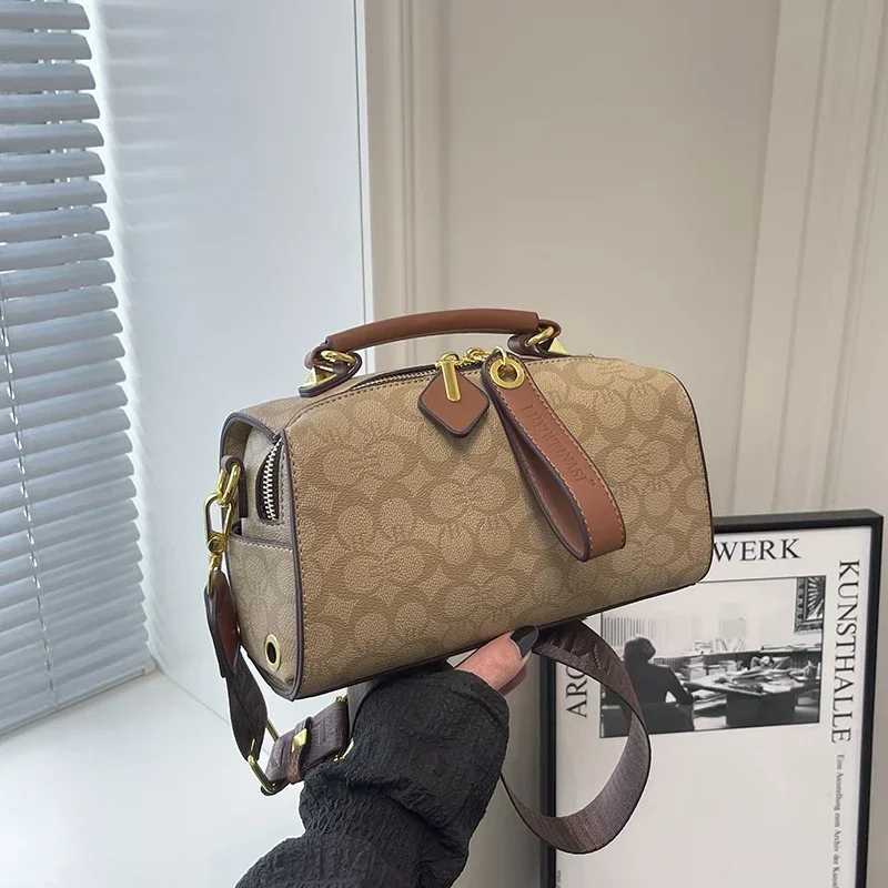 Trendy Business Casual Clutch Convertible To Shoulder Bag With Large Capacity And Classic Design Perfect As A Women's Diaper Bag
Trendy Business Casual Clutch Convertible To Shoulder Bag With Large Capacity And Classic Design Perfect As A Women's Diaper Bag