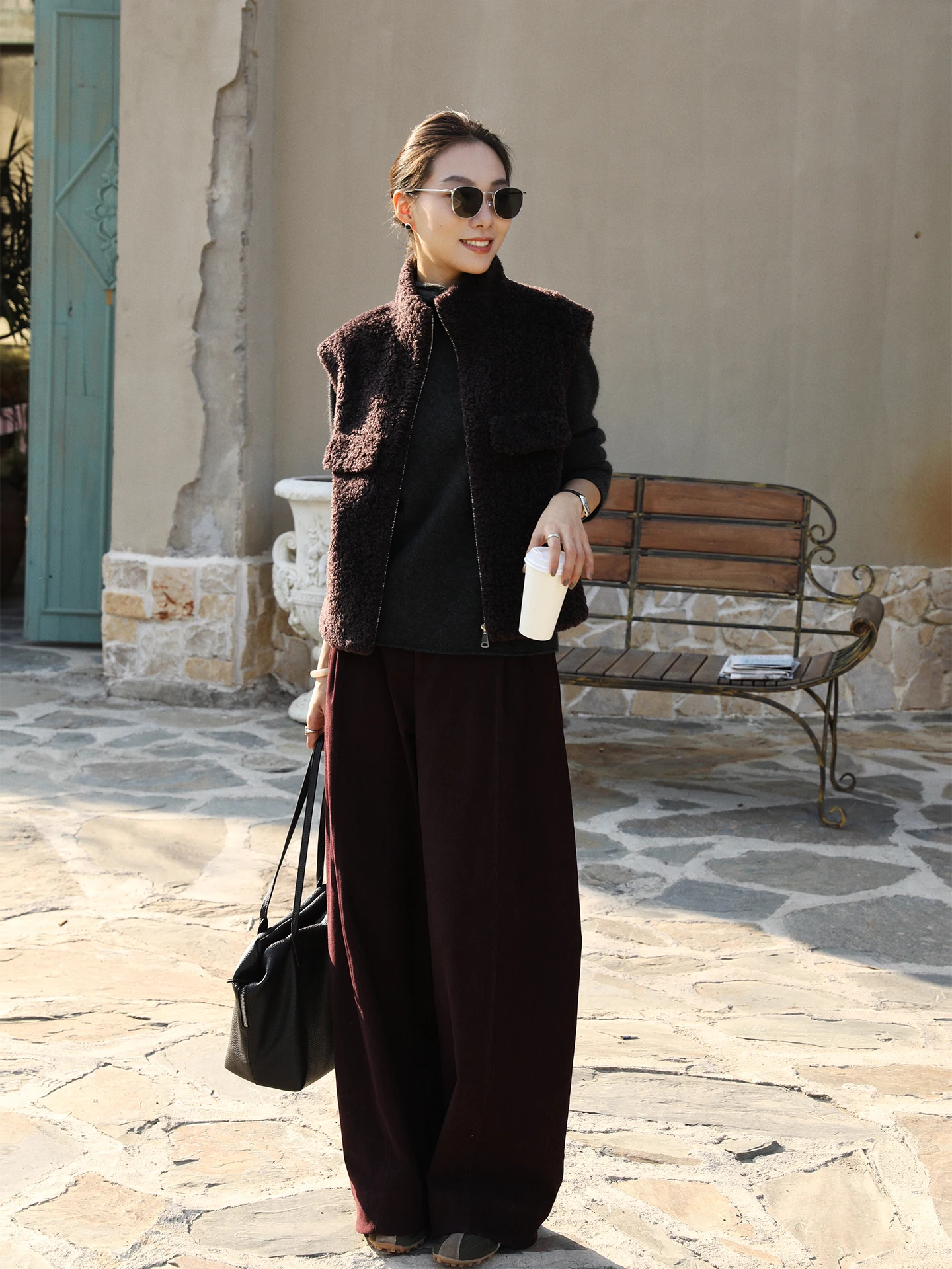 Женский модный жилет из овечьей шерсти с воротником-стойкой, на молнии, утепленный, из полиэфирного волокна, для повседневной носки
Женский модный жилет из овечьей шерсти с воротником-стойкой, на молнии, утепленный, из полиэфирного волокна, для повседневной носки