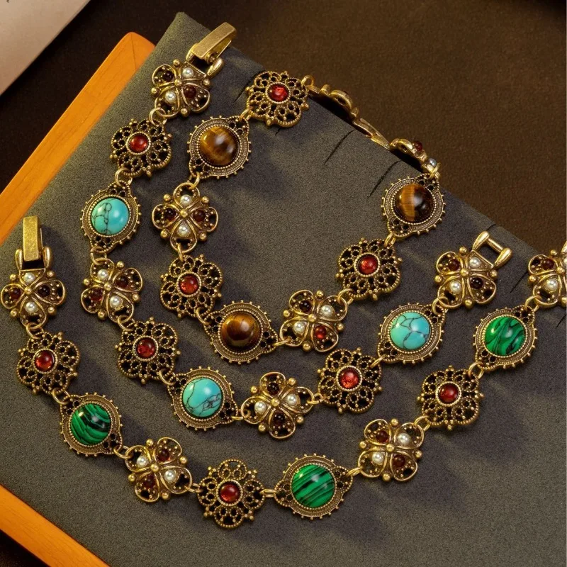 New Vintage Hollow Inlaid Stone Bracelet Royal Court Style Elegant Jewelry for Women
New Vintage Hollow Inlaid Stone Bracelet Royal Court Style Elegant Jewelry for Women