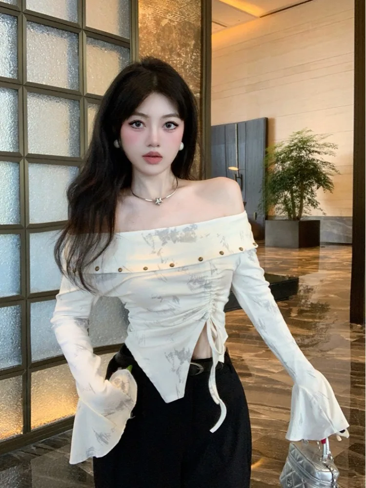 Sweet Spicy Jazz Heavy Duty Dyed One Shoulder Base Shirt Women's Autumn Flared Sleeve Pleated Drawstring Waist Top
Sweet Spicy Jazz Heavy Duty Dyed One Shoulder Base Shirt Women's Autumn Flared Sleeve Pleated Drawstring Waist Top