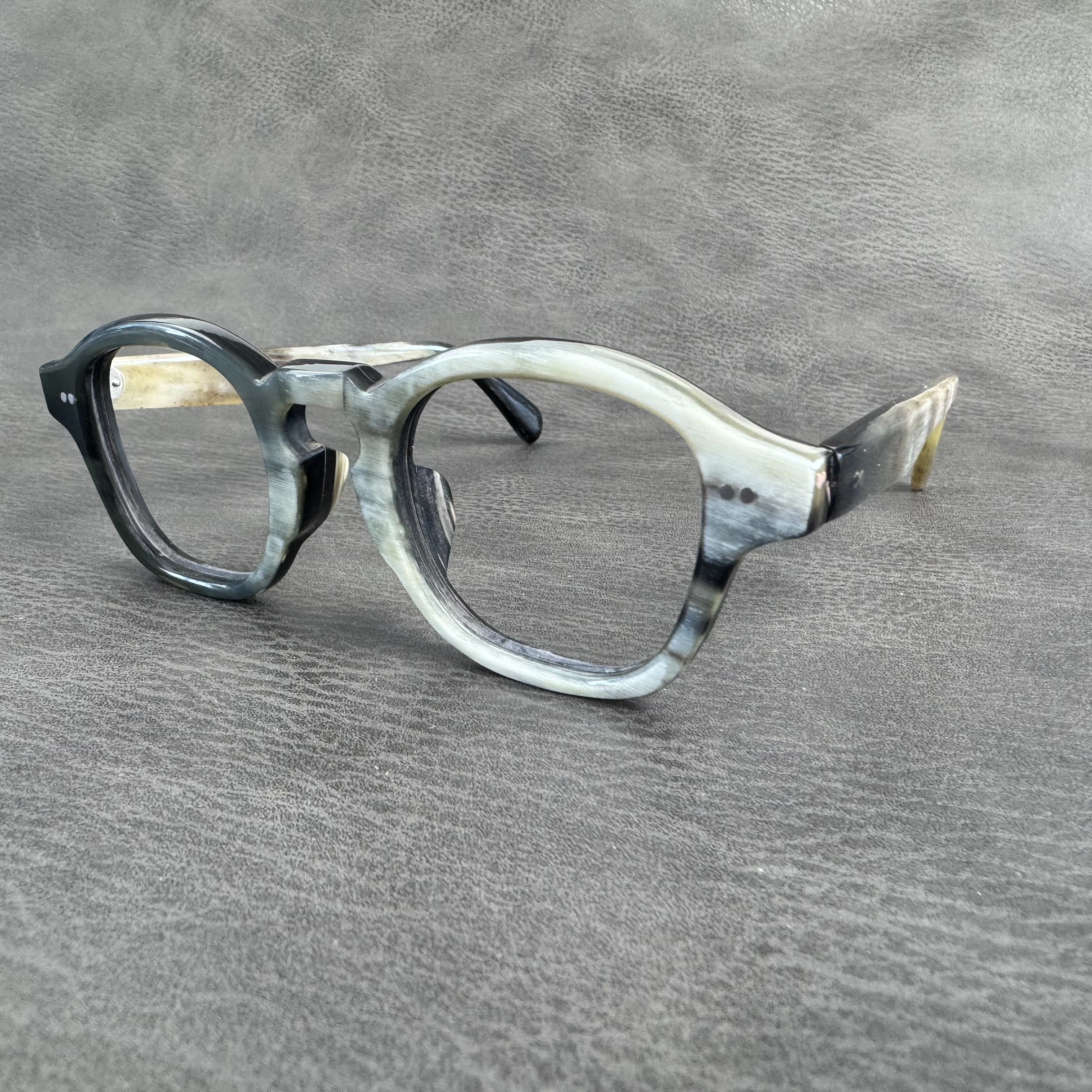 Men's Glasses Frames Square Rivets Vintage Unique Handmade Black White Horn Man Prescription Eyeglasses Optical Eyeglass Frames
Men's Glasses Frames Square Rivets Vintage Unique Handmade Black White Horn Man Prescription Eyeglasses Optical Eyeglass Frames