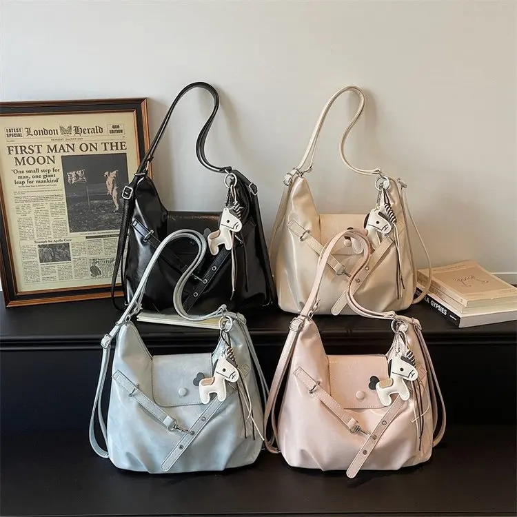 Новая женская сумка-кроссбоди 2026 года, повседневная ретро-модель в стиле кэжуал, вместительная сумка-тоут через плечо для поездок на работу
Новая женская сумка-кроссбоди 2026 года, повседневная ретро-модель в стиле кэжуал, вместительная сумка-тоут через плечо для поездок на работу