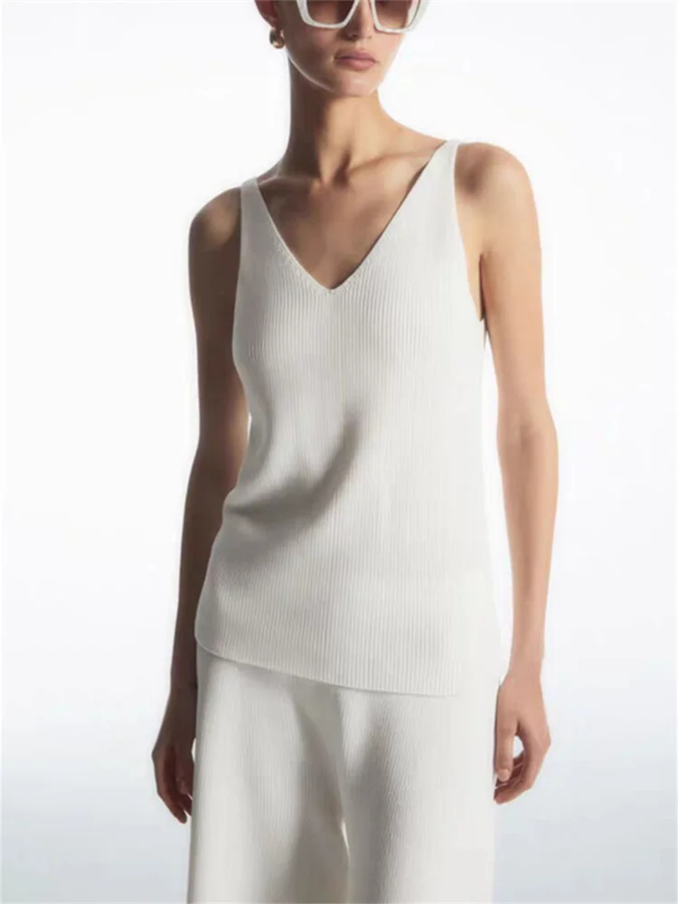 V-Neck Knit Tank Top Women Solid Color Casual Sleeveless All-Match Ladies Loose Camisole Summer 2024 New
V-Neck Knit Tank Top Women Solid Color Casual Sleeveless All-Match Ladies Loose Camisole Summer 2024 New