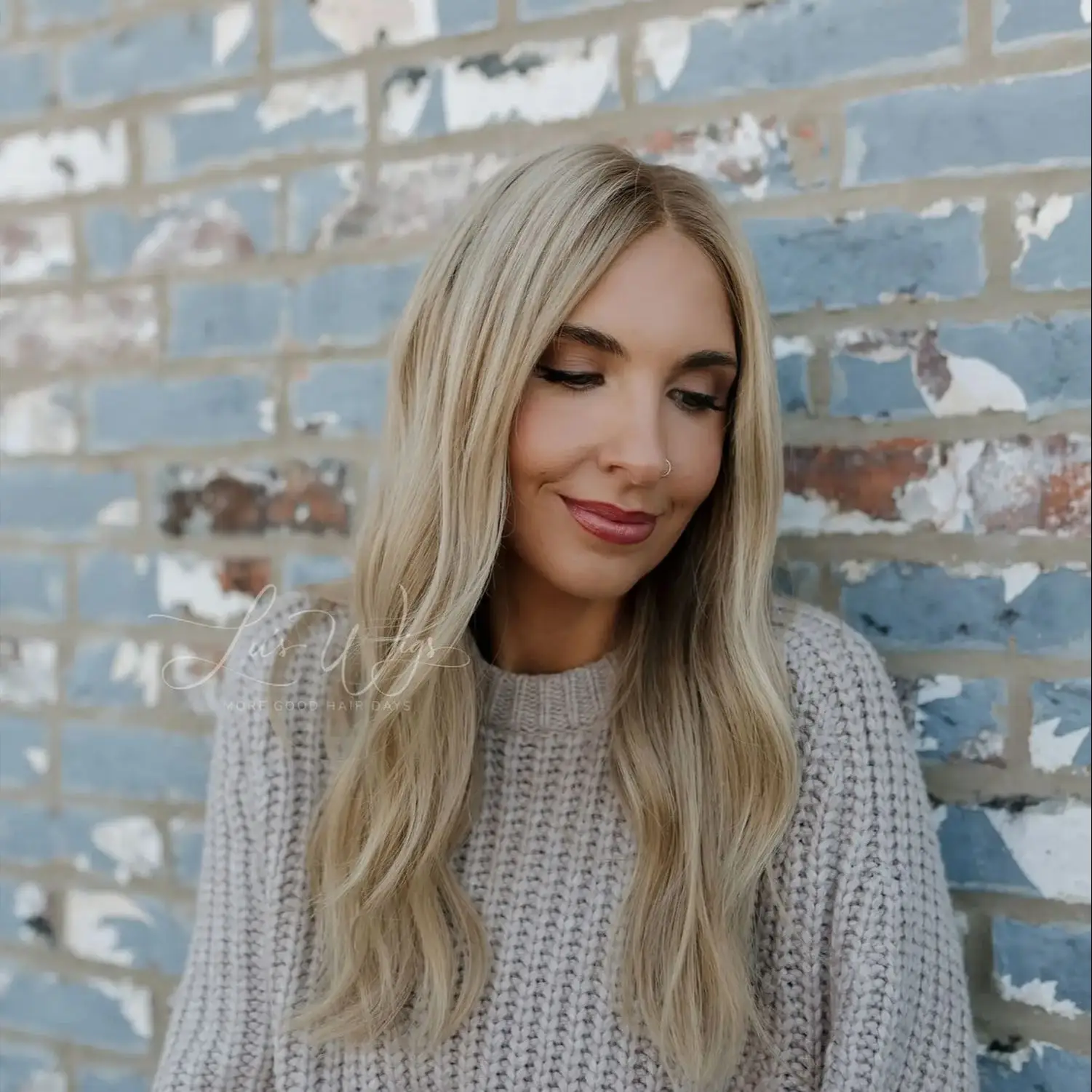 Long Synthetic Lace Front Wig Ombre Ash Blonde 13*4 HD Lace Front Wig New Style PrePlucked Hairline Glueless Wig Costume Woman
Long Synthetic Lace Front Wig Ombre Ash Blonde 13*4 HD Lace Front Wig New Style PrePlucked Hairline Glueless Wig Costume Woman