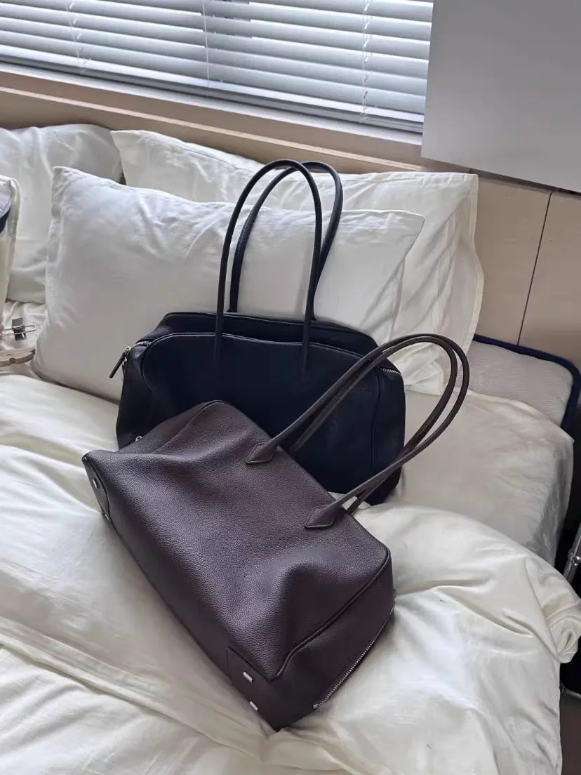 Fall Winter Large Capaci Bowling Bag Women's Tote Bag Commuter oulder Boston Bag Soft Handle Korean Sle Polyester
Fall Winter Large Capaci Bowling Bag Women's Tote Bag Commuter oulder Boston Bag Soft Handle Korean Sle Polyester