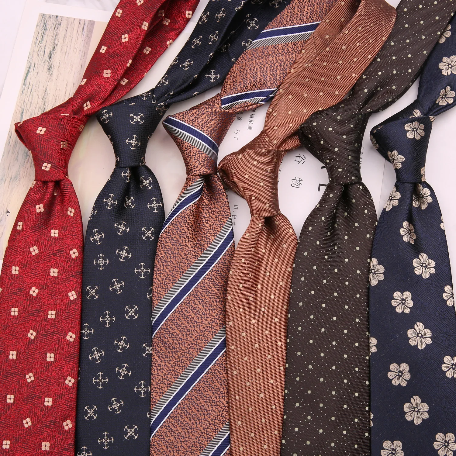 Linbaiway деловые полиэстеровые галстуки для женщин, полосатый жаккардовый тканый галстук с цветочным принтом для мужчин, свадебный галстук для жениха
Linbaiway деловые полиэстеровые галстуки для женщин, полосатый жаккардовый тканый галстук с цветочным принтом для мужчин, свадебный галстук для жениха