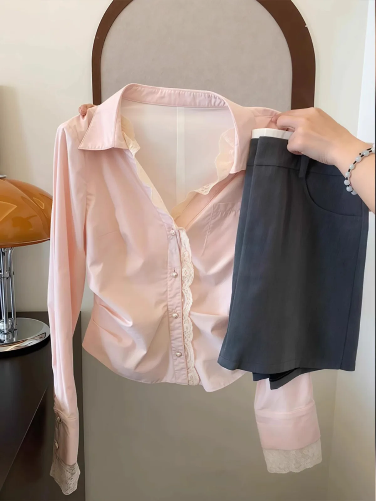 Pink Lace irt Women's Ele Luxury Youthful Spring Pure Waist-Cut Top Korean Sle Loose Fit Long Sve Collar
Pink Lace irt Women's Ele Luxury Youthful Spring Pure Waist-Cut Top Korean Sle Loose Fit Long Sve Collar