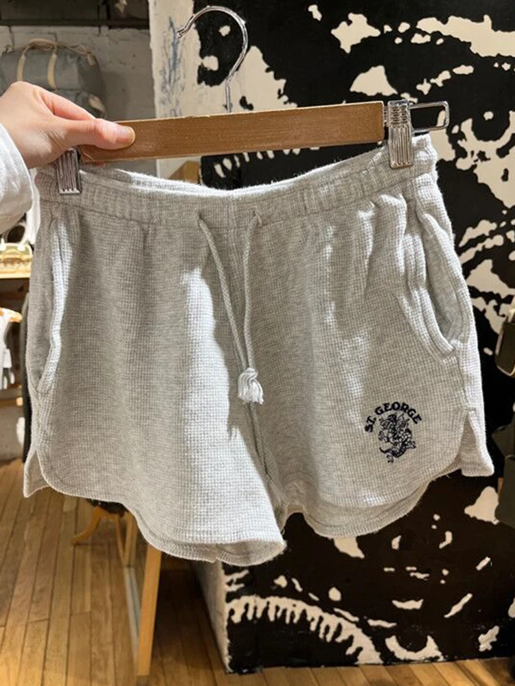 Vintage Dragon Embroidery Waffle Shorts Women Gray Elastic High Waist Lace-up Cotton Sweatshorts Summer Streetwear Retro Bottoms
Vintage Dragon Embroidery Waffle Shorts Women Gray Elastic High Waist Lace-up Cotton Sweatshorts Summer Streetwear Retro Bottoms