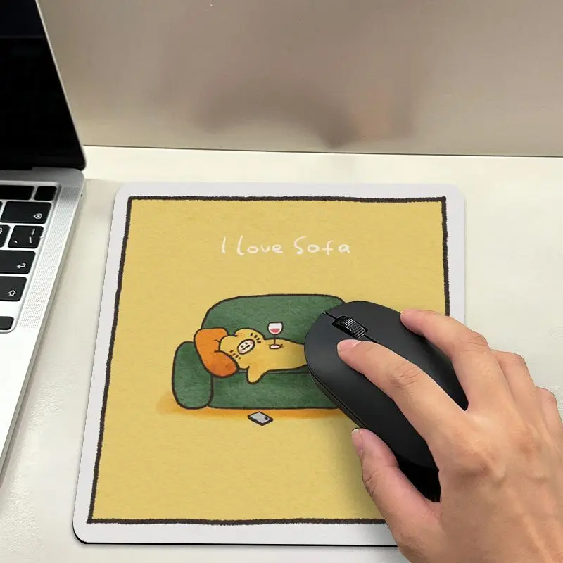 Simple Original Cartoon Glass Mouse Pad For Girls Cute E-sports Game Keyboard Pad Student Laptop Dirt Resistant Glass Pad
Simple Original Cartoon Glass Mouse Pad For Girls Cute E-sports Game Keyboard Pad Student Laptop Dirt Resistant Glass Pad