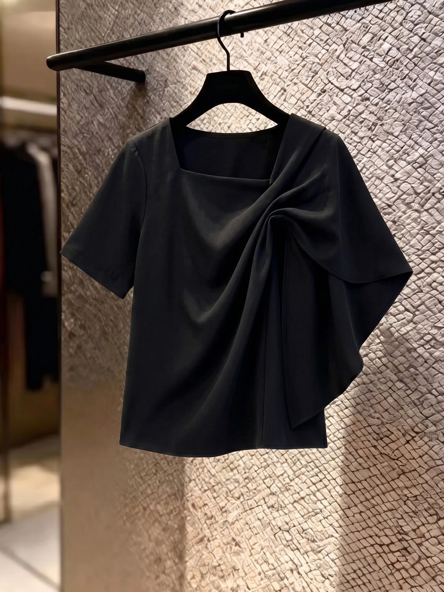 Minimalist Style Color Commute Short Sleeve T-Shirt European Unique Design Summer Overhead Pure Color Top for Women
Minimalist Style Color Commute Short Sleeve T-Shirt European Unique Design Summer Overhead Pure Color Top for Women