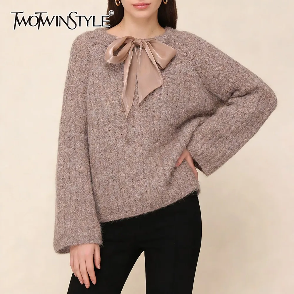 TWOTWINSTYLE элегантные офисные пуловеры с бантом для женщин с круглым вырезом и длинными рукавами, свободный темпераментный зимний свитер, женский тренд
TWOTWINSTYLE элегантные офисные пуловеры с бантом для женщин с круглым вырезом и длинными рукавами, свободный темпераментный зимний свитер, женский тренд