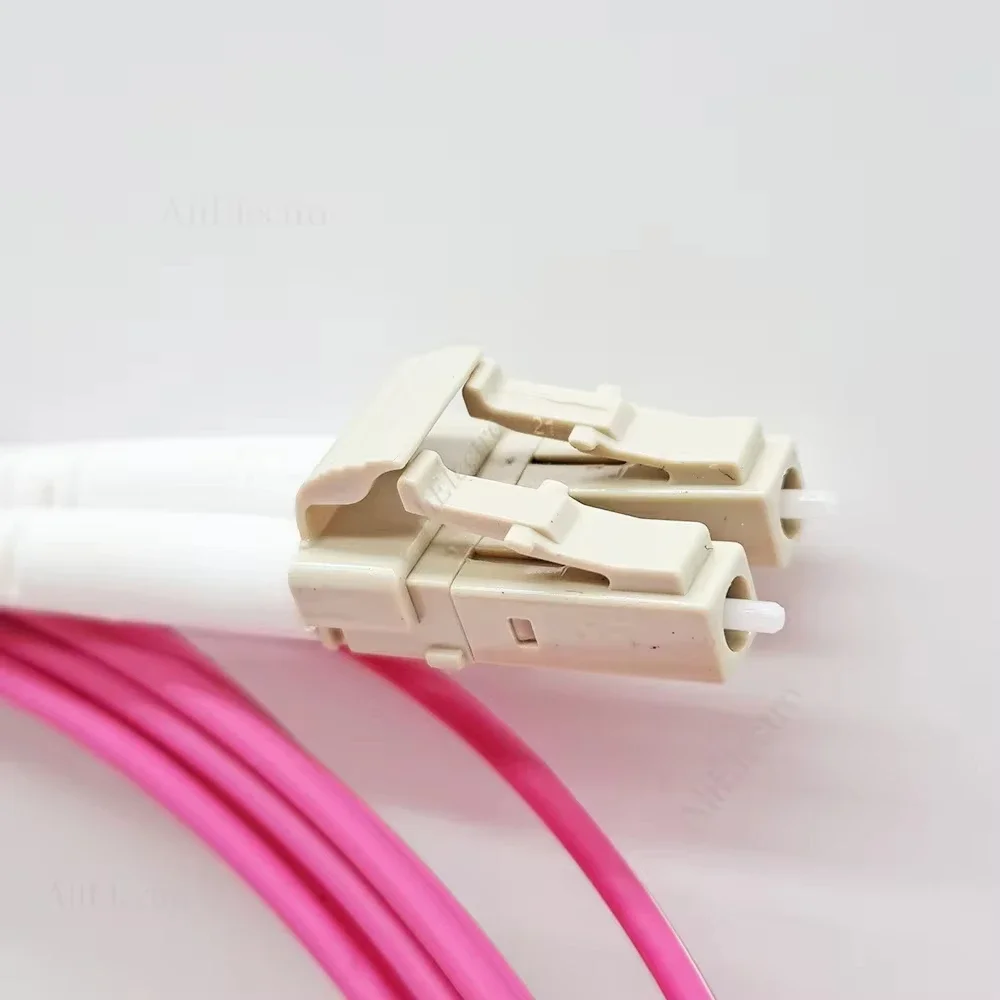 LC to LC UPC OM4 2M Патчкорд Многомодовый дуплексный волоконно-оптический патчкорд диаметром 2,0 мм Высокое качество
LC to LC UPC OM4 2M Патчкорд Многомодовый дуплексный волоконно-оптический патчкорд диаметром 2,0 мм Высокое качество