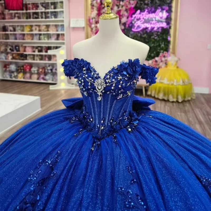 Королевские синие платья Quinceanera по индивидуальному заказу, с открытыми плечами, хрустальная наклейка, кружевной цветочный бант, длинный хвост, Vestido 15, Quinceanera 
Королевские синие платья Quinceanera по индивидуальному заказу, с открытыми плечами, хрустальная наклейка, кружевной цветочный бант, длинный хвост, Vestido 15, Quinceanera