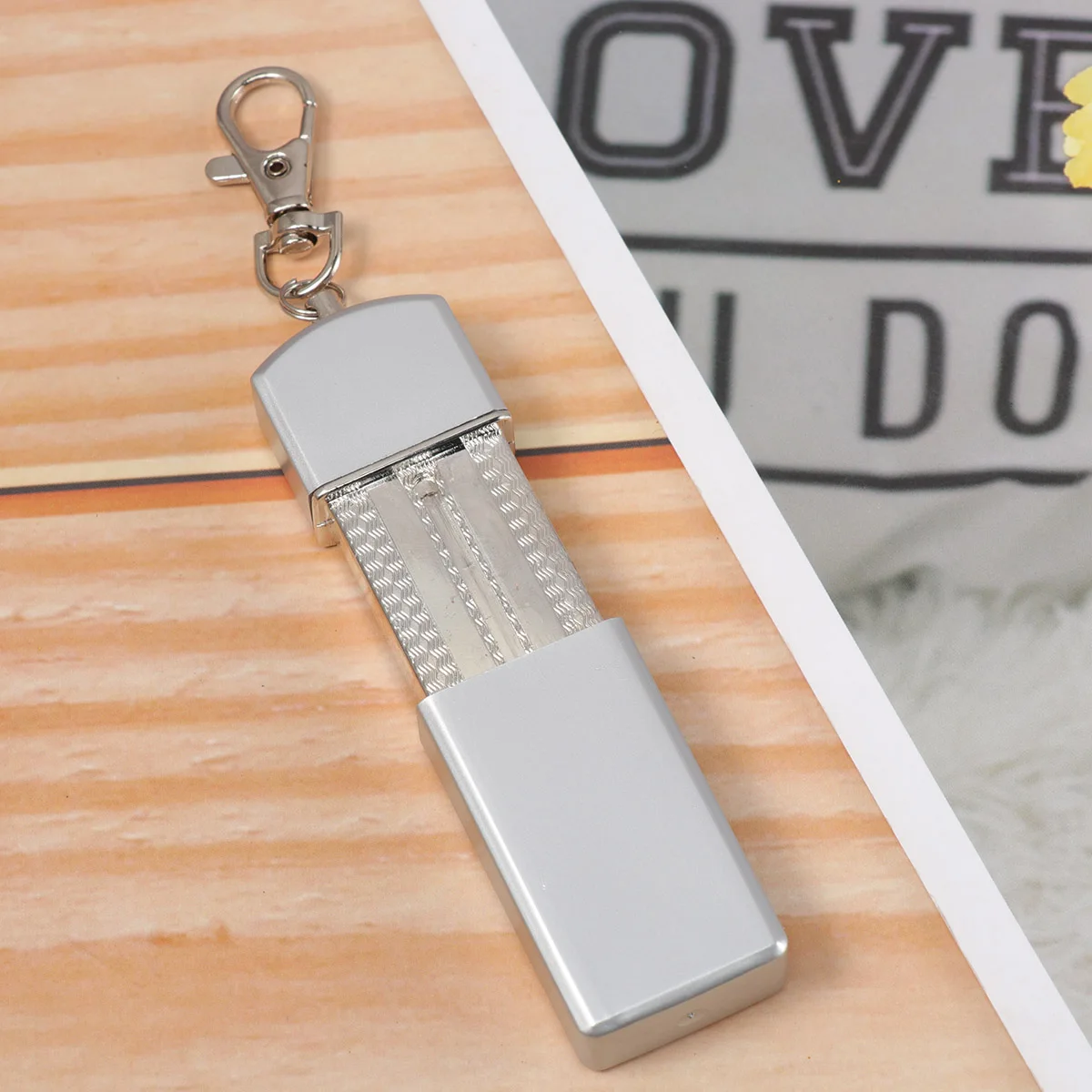 2 PCS Keychain Ashtray Fashionable Holder Pocket Smoking Easy to Clean Portable
2 PCS Keychain Ashtray Fashionable Holder Pocket Smoking Easy to Clean Portable