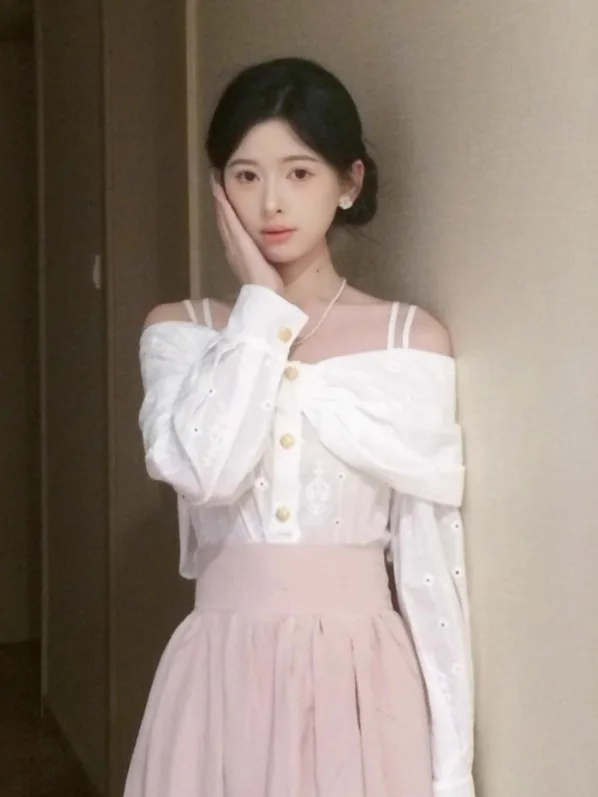 Elegant Gentle Wind One-Shoulder Top And Skirt Set Comfortable Long Sleeve High Waist A-Line Dress Casual Autumn Wear
Elegant Gentle Wind One-Shoulder Top And Skirt Set Comfortable Long Sleeve High Waist A-Line Dress Casual Autumn Wear