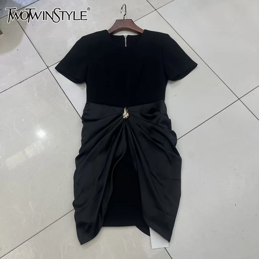 TWOTWINSTYLE Loose Solid Dresses for Women O Neck Short Sleeve Spliced Folds Summer Elegant Temperament Dress Female KDR562536
TWOTWINSTYLE Loose Solid Dresses for Women O Neck Short Sleeve Spliced Folds Summer Elegant Temperament Dress Female KDR562536