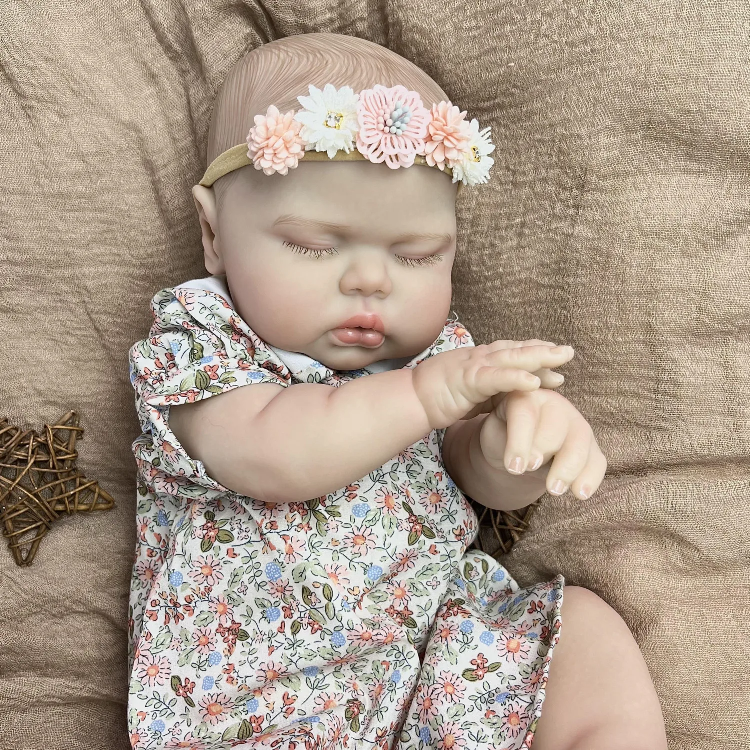 BZDOLL Lifelike 50cm 20in Soft Vinyl Cloth Body Baby Reborn Doll with Flower-Print Dress And Visible Veins Toy for Bebe Princess
BZDOLL Lifelike 50cm 20in Soft Vinyl Cloth Body Baby Reborn Doll with Flower-Print Dress And Visible Veins Toy for Bebe Princess