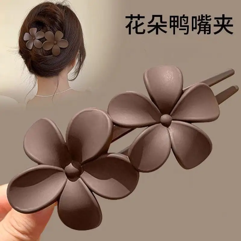 Elegant Matte Flower Shape Hair Claw Non-Slip Floral Duckbill Hairpins For Women Girls Hair Decorations Ponytail Clip
Elegant Matte Flower Shape Hair Claw Non-Slip Floral Duckbill Hairpins For Women Girls Hair Decorations Ponytail Clip