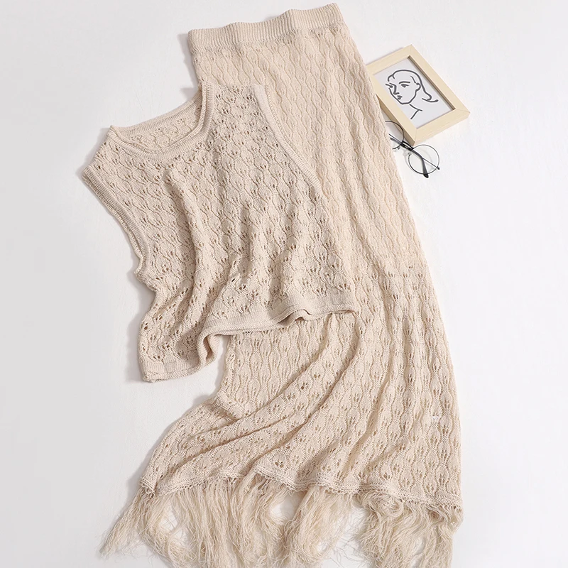Knitted Dress Two-piece Set Women O-neck Sleeveless T-shirt Straight Tassel Half-body Skirt Set Casual Fashion Hollow Top Skirts
Knitted Dress Two-piece Set Women O-neck Sleeveless T-shirt Straight Tassel Half-body Skirt Set Casual Fashion Hollow Top Skirts