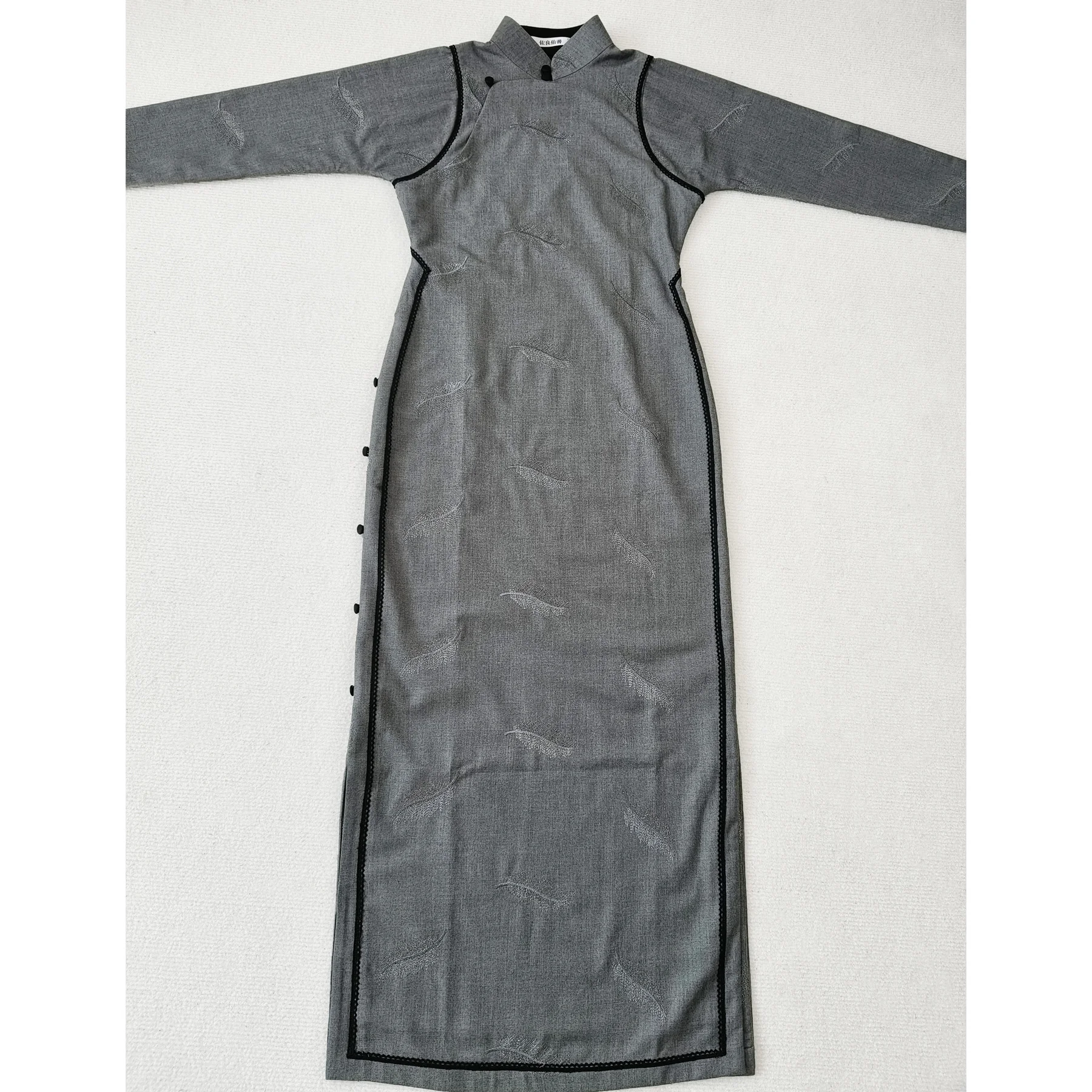 Элегантный деловой костюм-двойка с длинным рукавом, приталенный, с зауженной талией, для осени и зимы
Элегантный деловой костюм-двойка с длинным рукавом, приталенный, с зауженной талией, для осени и зимы