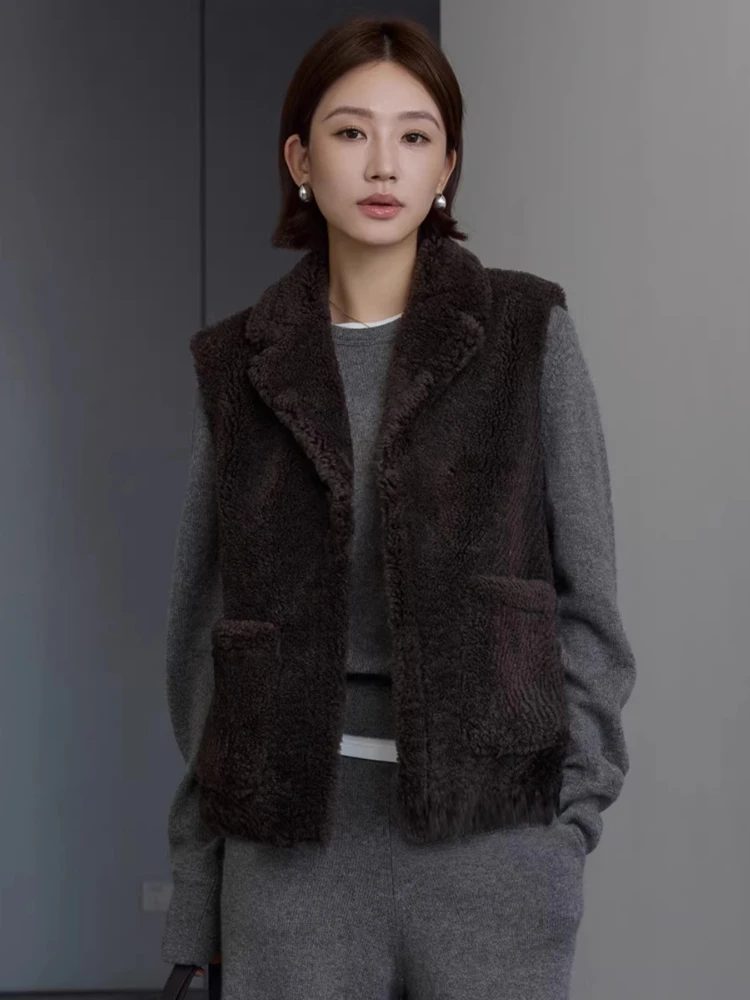 High-end Luxury Merino Sheep Fur Sleeveless Vest Jackets for Women Simple Short Winter Genuine Leather Real Fur Lambswool Coat
High-end Luxury Merino Sheep Fur Sleeveless Vest Jackets for Women Simple Short Winter Genuine Leather Real Fur Lambswool Coat