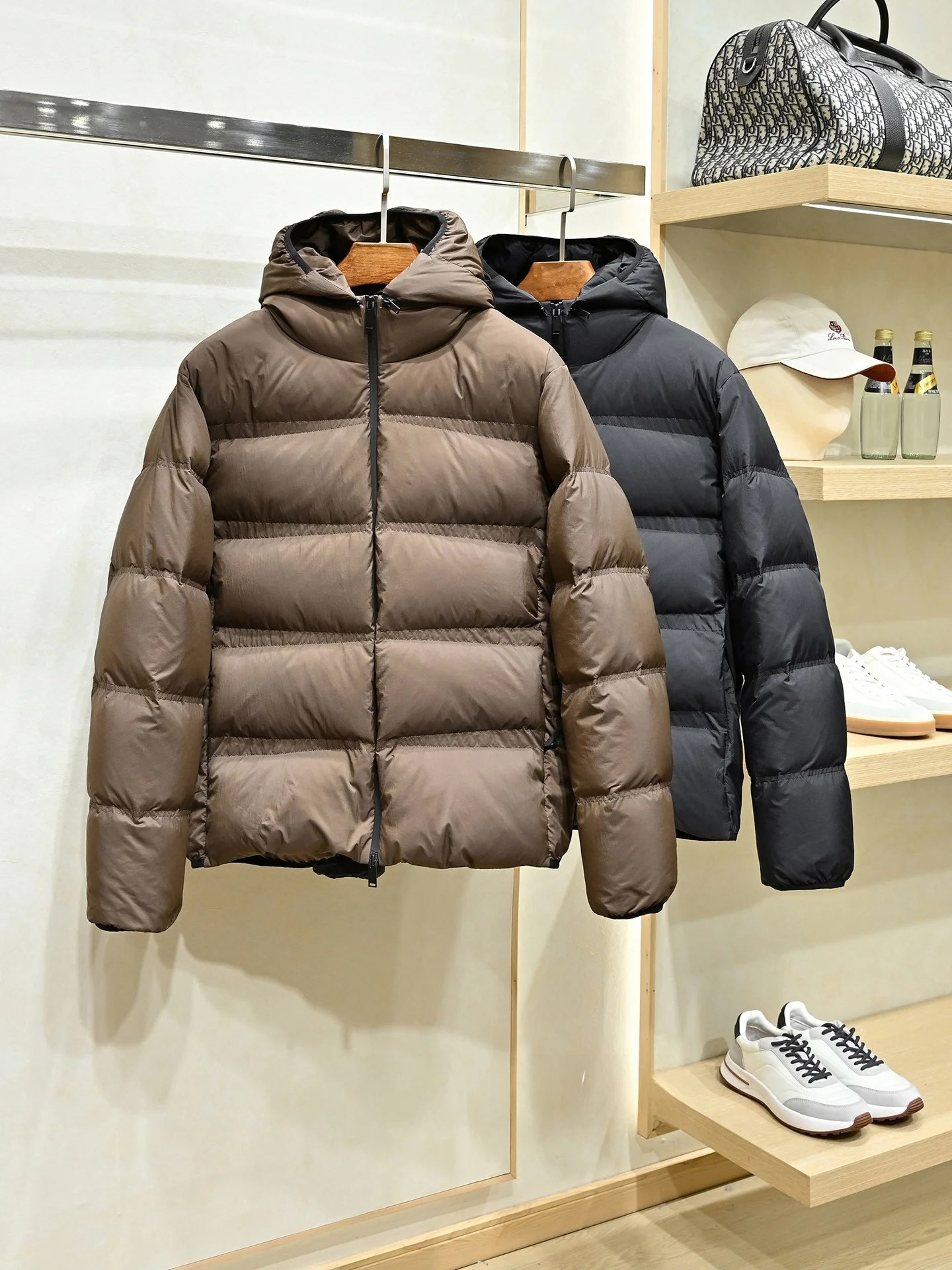 Мужская утепленная куртка из нейлоновой ткани с тройной защитой, серия M, с капюшоном, на белом гусином пуху, съемная, для города, повседневная, с длинными рукавами
Мужская утепленная куртка из нейлоновой ткани с тройной защитой, серия M, с капюшоном, на белом гусином пуху, съемная, для города, повседневная, с длинными рукавами