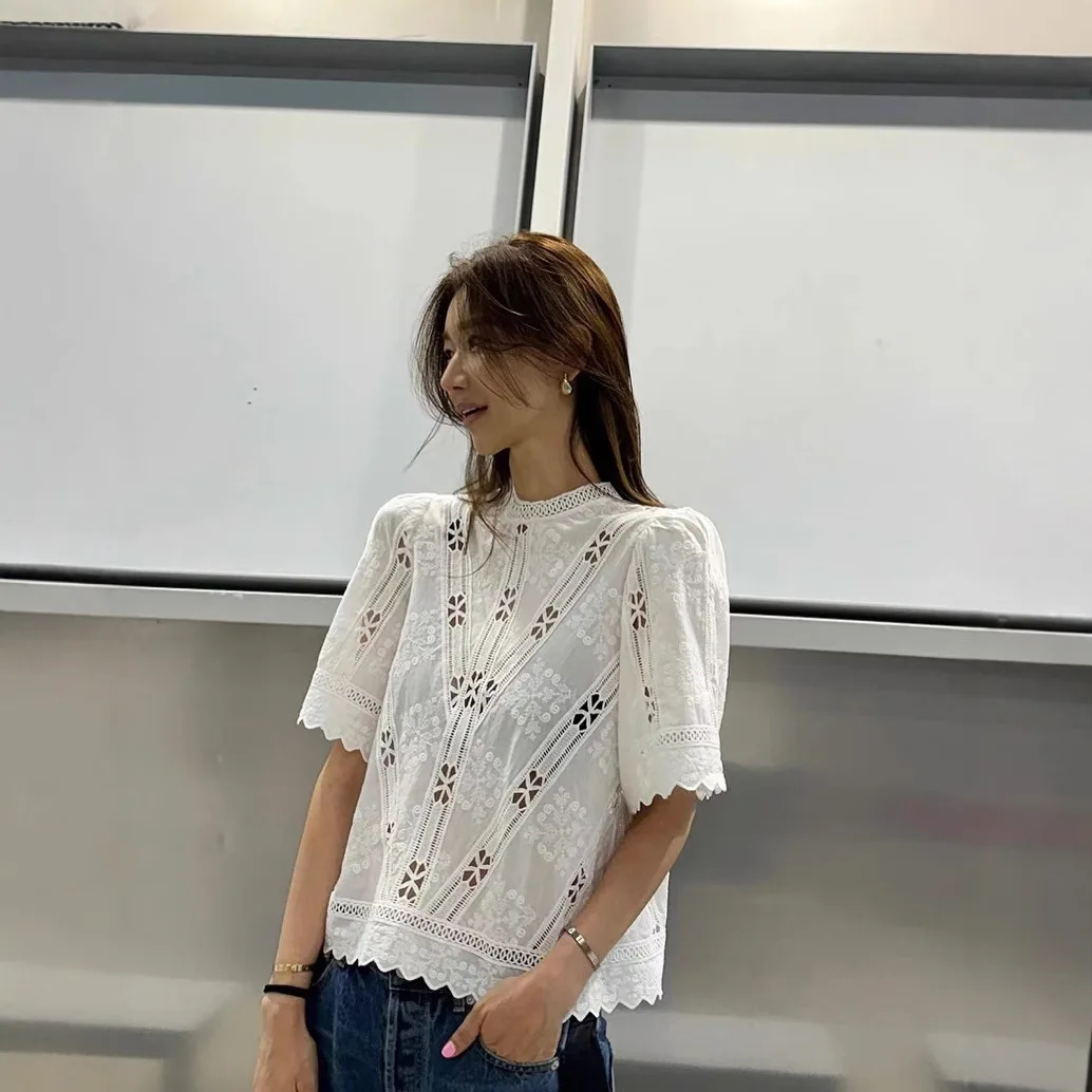 2025 Sezanes Fashion T-shirt French Women's Vintage Hollow Embroidery Splicing Lace Lace Loose Round Neck Short Sleeve Shirt
2025 Sezanes Fashion T-shirt French Women's Vintage Hollow Embroidery Splicing Lace Lace Loose Round Neck Short Sleeve Shirt