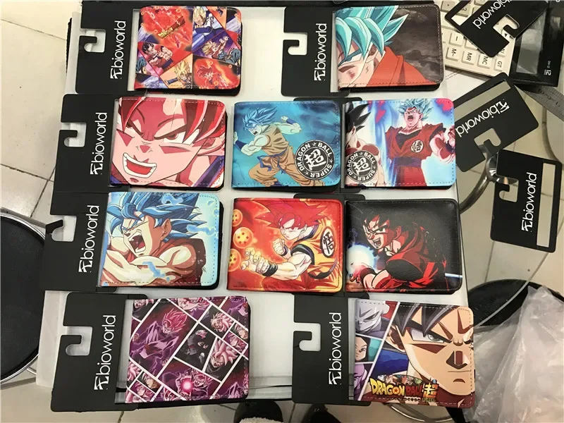 Новый популярный кошелек из аниме серии с монетницей, кошелек из искусственной кожи с драконом жемчугом Z, Сон Гоку, короткий Многофункциональный модный студенческий Кошелек двойного сложения
Новый популярный кошелек из аниме серии с монетницей, кошелек из искусственной кожи с драконом жемчугом Z, Сон Гоку, короткий Многофункциональный модный студенческий Кошелек двойного сложения