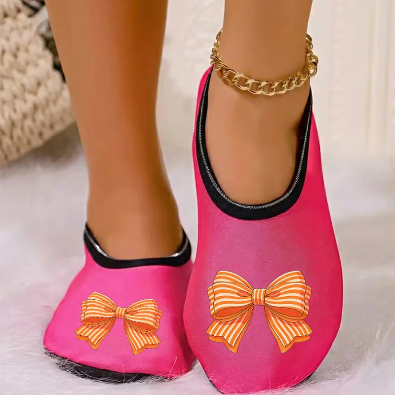 Four season wearable couple cartoon bird print with thin velvet lining, breathable, high elasticity, anti slip floor slippers
Four season wearable couple cartoon bird print with thin velvet lining, breathable, high elasticity, anti slip floor slippers