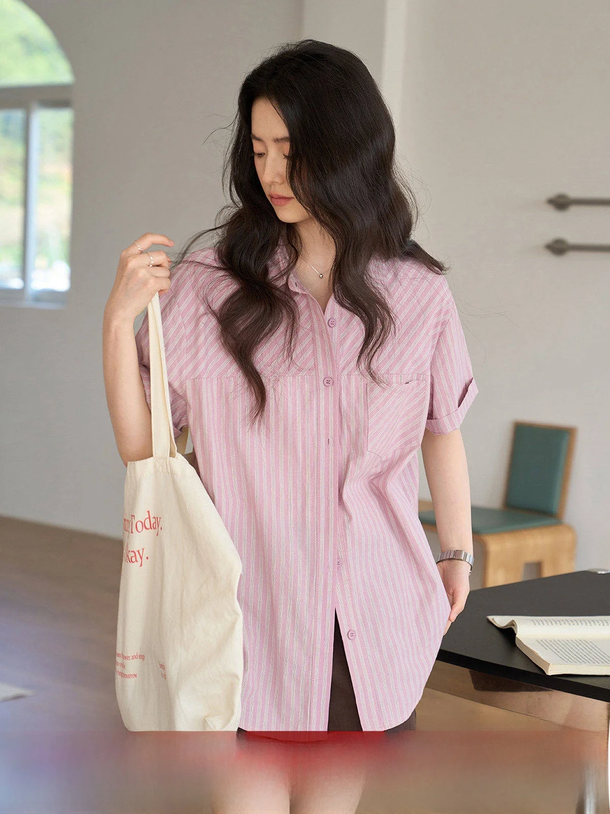 Розовая полосатая женская рубашка Mozao с воротником, свободного кроя, с коротким рукавом, в повседневном стиле, корейская мода, летняя новинка, стройнящая модель
Розовая полосатая женская рубашка Mozao с воротником, свободного кроя, с коротким рукавом, в повседневном стиле, корейская мода, летняя новинка, стройнящая модель