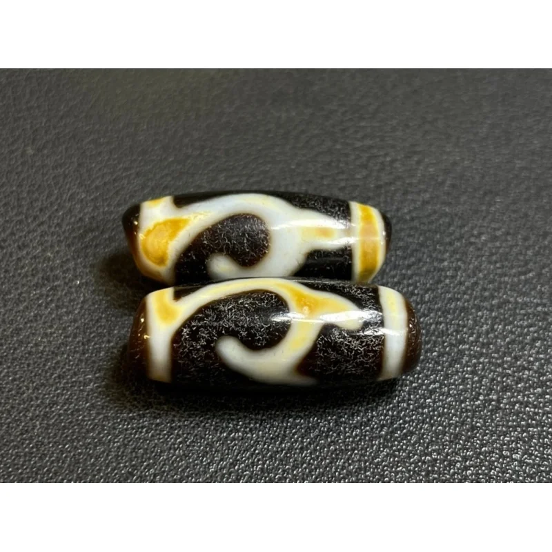 Tibetan Nepalese Himalayan Ancient agate Old Dzi Talisman Eye Beads Amulet
Tibetan Nepalese Himalayan Ancient agate Old Dzi Talisman Eye Beads Amulet