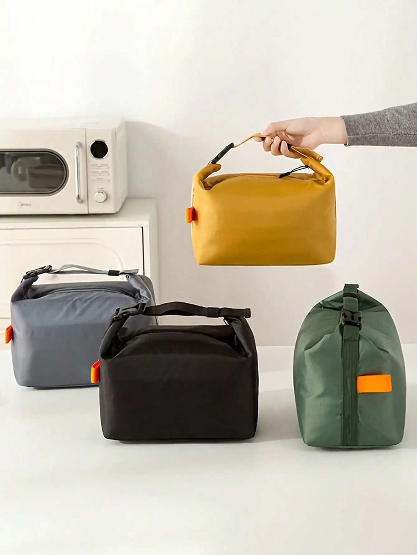 1pc Fashionable Minimalist Insulated Lunch Bag, Large Capacity Portable Lunch Box, Suitable For Office Workers, Students, Outdoor Camping, Picnic, Kitchen Food Storage, Office Lunch Storage, And School Lunch Storage. Essential Summer Outdoor And Back-To-S
1pc Fashionable Minimalist Insulated Lunch Bag, Large Capacity Portable Lunch Box, Suitable For Office Workers, Students, Outdoor Camping, Picnic, Kitchen Food Storage, Office Lunch Storage, And School Lunch Storage. Essential Summer Outdoor And Back-To-S