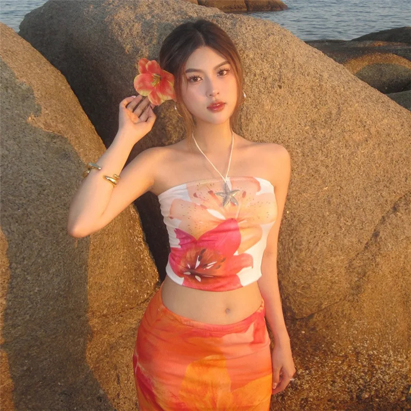 2025 летний новый женский модный универсальный модный топ без бретелек с цветочным принтом
2025 летний новый женский модный универсальный модный топ без бретелек с цветочным принтом