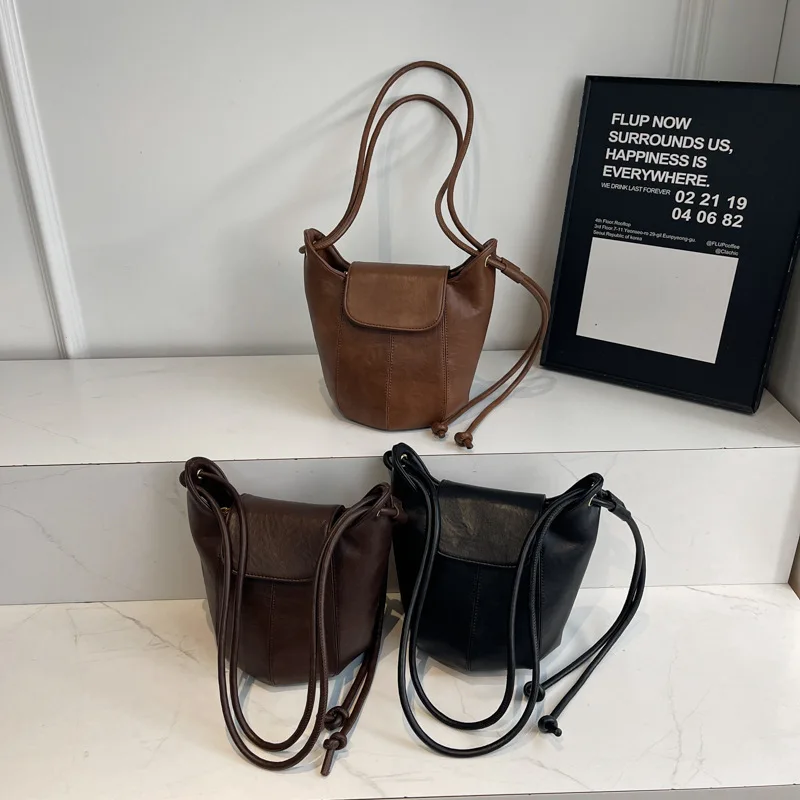 Новая минималистичная сумка-ведро, повседневная текстурированная сумка на плечо для женщин, элегантная сумка подмышки, универсальная сумка-тоут с верхней ручкой, шикарная повседневная сумка
Новая минималистичная сумка-ведро, повседневная текстурированная сумка на плечо для женщин, элегантная сумка подмышки, универсальная сумка-тоут с верхней ручкой, шикарная повседневная сумка