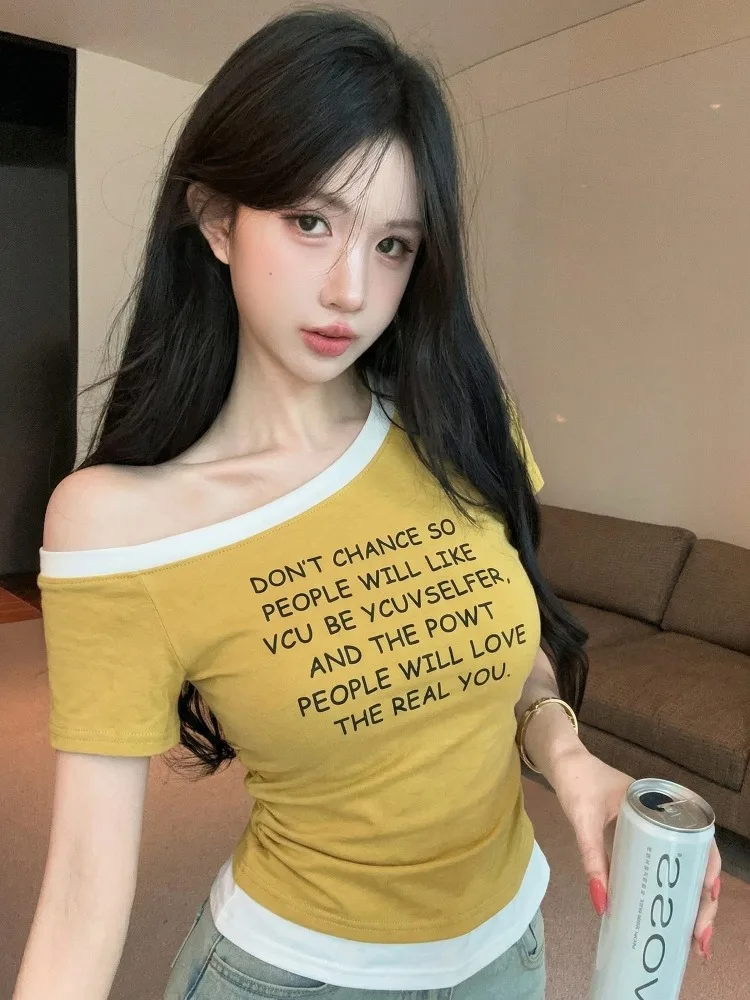 Slim Fit Short Sleeve T-Shirt Women Summer Letter Print Shoulder Bared Neck Design Casual High Waist City Walk Style Top
Slim Fit Short Sleeve T-Shirt Women Summer Letter Print Shoulder Bared Neck Design Casual High Waist City Walk Style Top