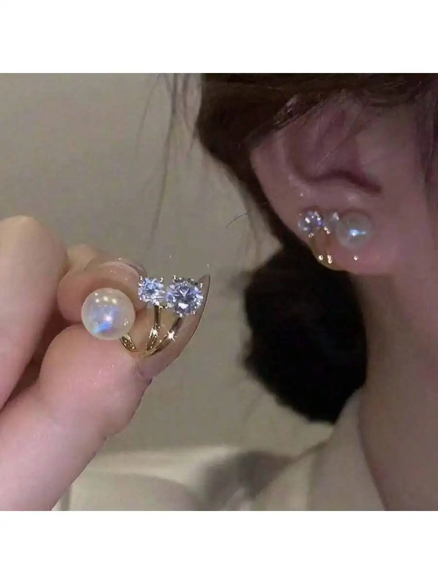 Stylish Pearl And Crystal Ear Cuff Set With Dual-Stone Front And Sleek Back, Chic Accessory For Women’s Casual Outfits
Stylish Pearl And Crystal Ear Cuff Set With Dual-Stone Front And Sleek Back, Chic Accessory For Women’s Casual Outfits