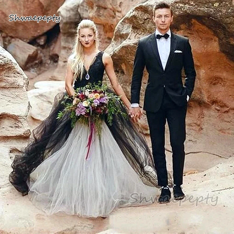 Black And White Wedding Dress V-Neck Sleeveless Long Tulle Gothic Bridal Gowns Appliques Vintage Vestido De Novia Customized
Black And White Wedding Dress V-Neck Sleeveless Long Tulle Gothic Bridal Gowns Appliques Vintage Vestido De Novia Customized