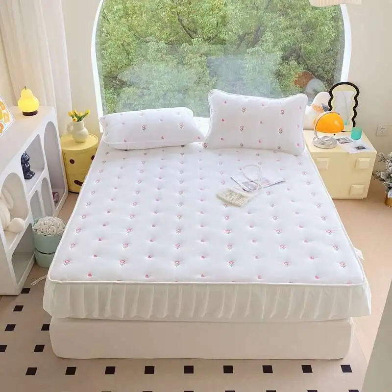1PC Embroidered Floral Mattress Cover Thick Quilted Lace Bed Cover With Elastic Edges Queen/King Luxury Solid Color Protector
1PC Embroidered Floral Mattress Cover Thick Quilted Lace Bed Cover With Elastic Edges Queen/King Luxury Solid Color Protector