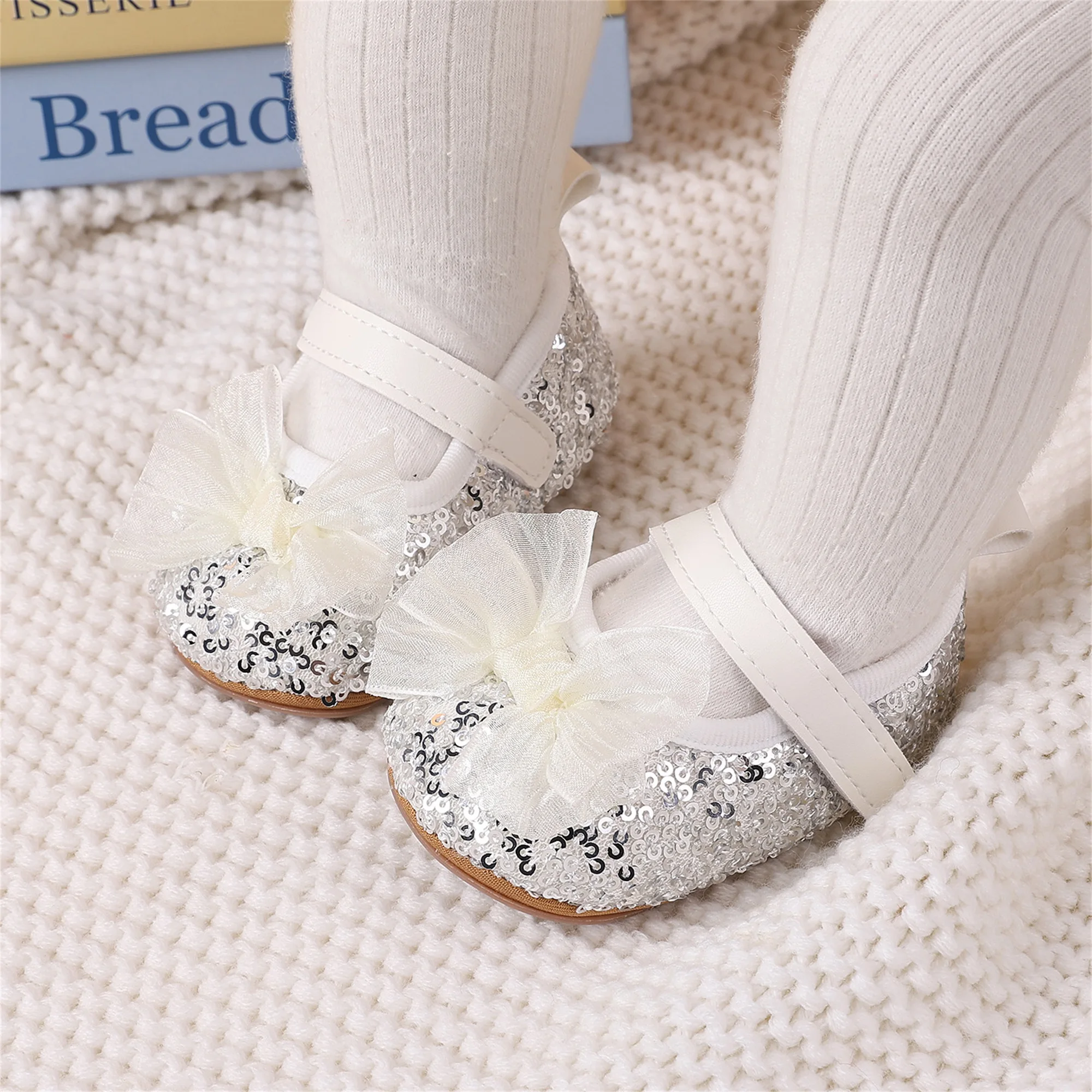 Adorable Toddler Girls Sparkly Mary Jane Shoes with Bow Detail Soft Sole Walking Shoes Sweet Dress Shoes for Little Princesses
Adorable Toddler Girls Sparkly Mary Jane Shoes with Bow Detail Soft Sole Walking Shoes Sweet Dress Shoes for Little Princesses